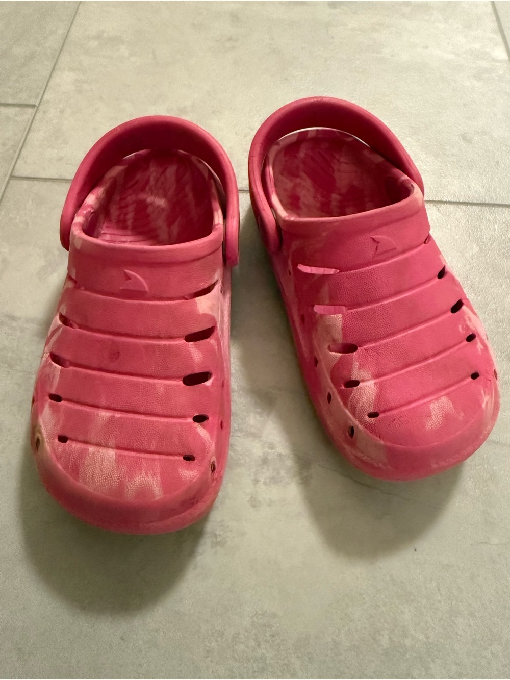 Girls Size 7 Croc Bright Pink Slip-On Water Clogs